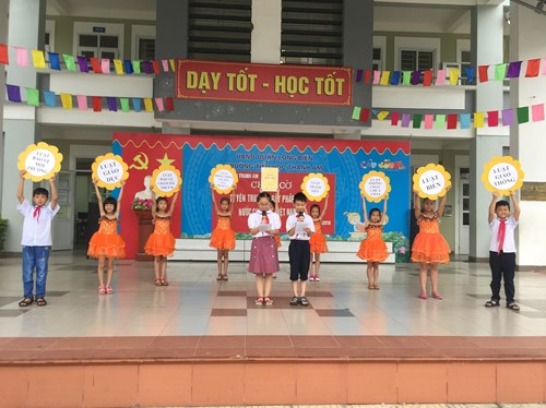 Trường Tiểu học Thanh Am hưởng ứng ngày pháp luật nước Cộng hòa xã hội chủ nghĩa Việt Nam năm 2016